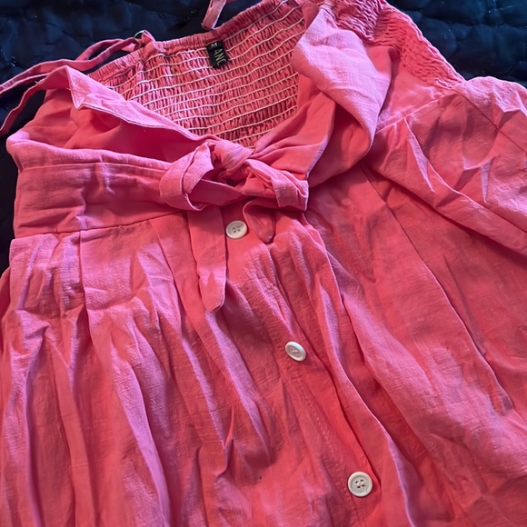 Woman’s pink dress like new! Size medium brand name Fancyinn! - Picture 3 of 4